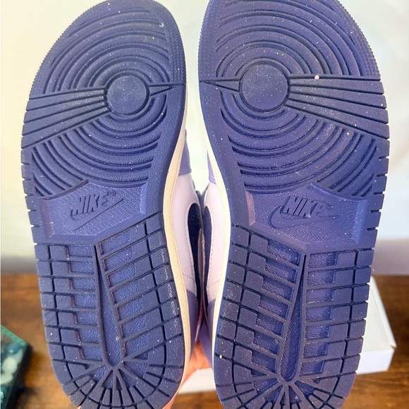 Nike Air Jordan Mid Top Sneakers Purple like new - Picture 3 of 5